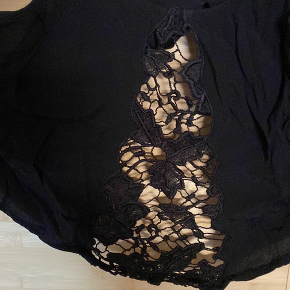 Glamour Cropped Lace Top - Picture 2 of 4